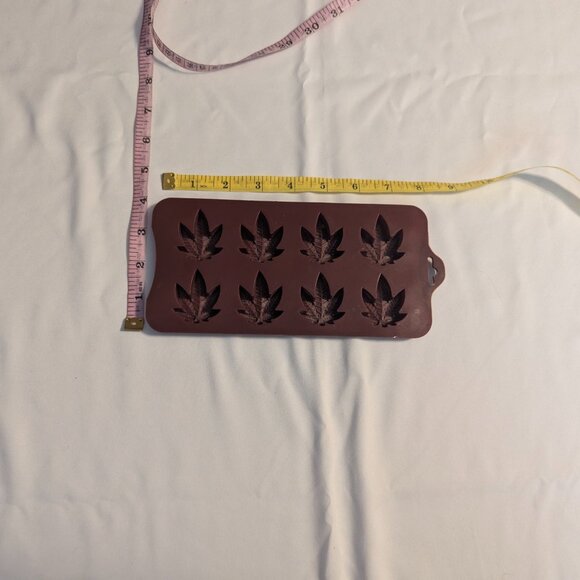 NWT "Head Chef" Apron White with Green Graphics and Silicone Candy/Ice Mold - Picture 10 of 13